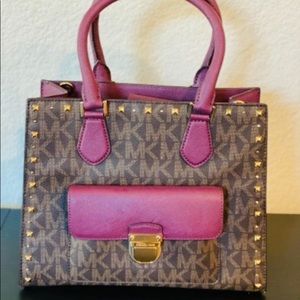 Micheal Kors large pocket tote with shoulder strap